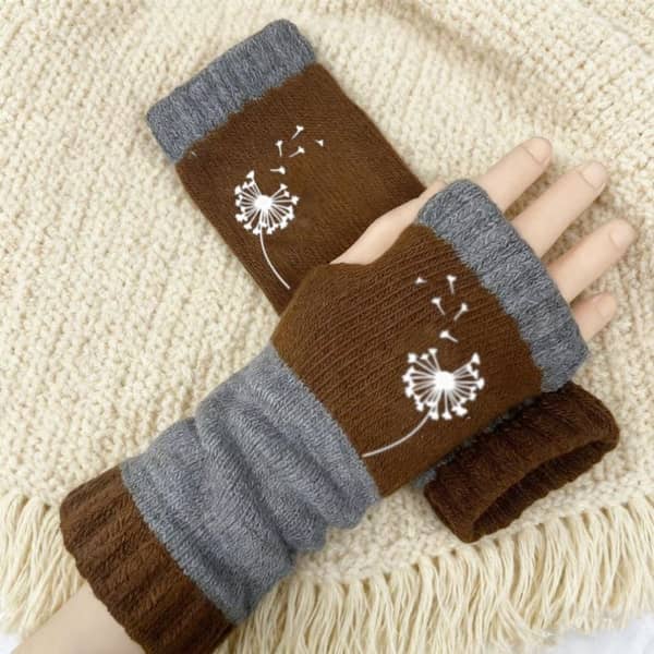 Autumn and winter heart-shaped contrasting color retro warm fashion finger gloves
